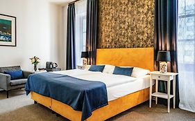 BlueBell Hotel