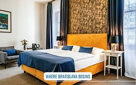 BlueBell Hotel